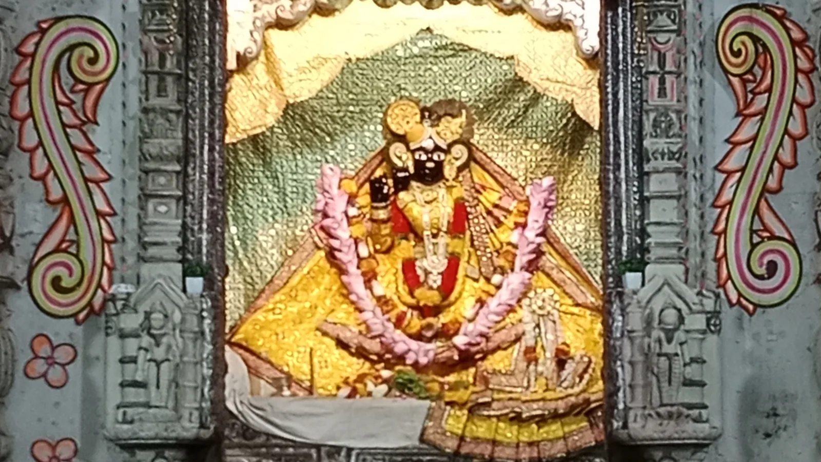 Vrindavan — Prem Mandir, Nidhivan, Govardhan Parikrama